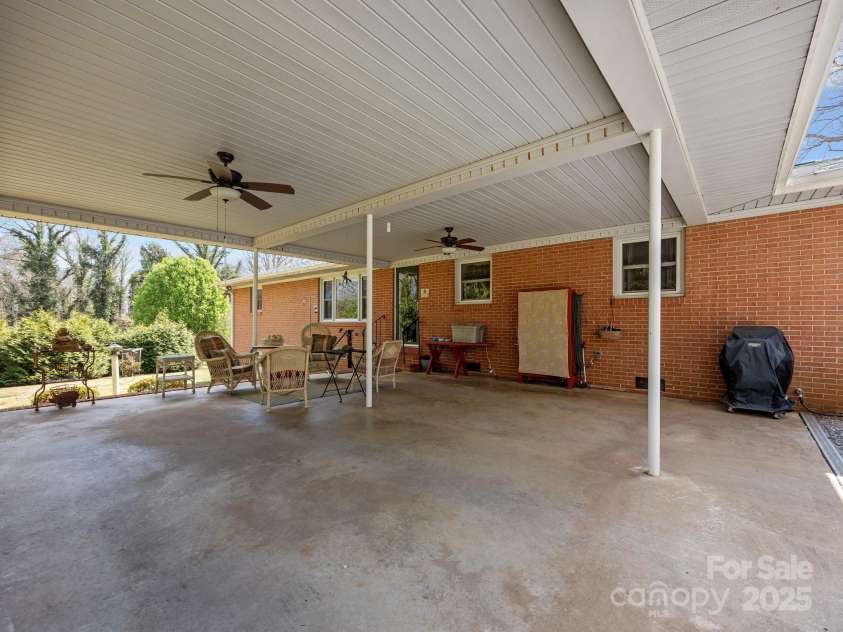 127 Robin Hood Drive, Forest City, NC 28043.  MLS# CAR4238811, YatesRealty ID 6606. 