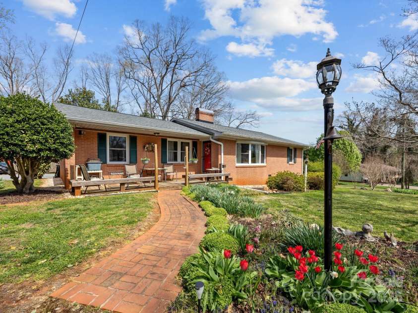 127 Robin Hood Drive, Forest City, NC 28043.  MLS# CAR4238811, YatesRealty ID 6606. 