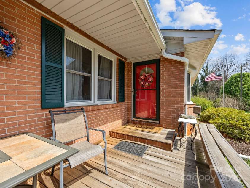 127 Robin Hood Drive, Forest City, NC 28043.  MLS# CAR4238811, YatesRealty ID 6606. 