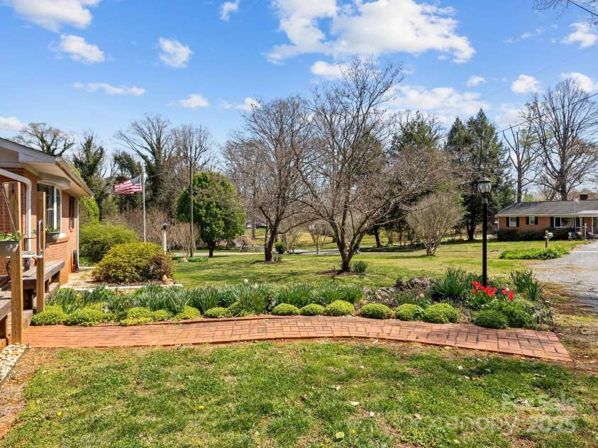 127 Robin Hood Drive, Forest City, NC 28043.  MLS# CAR4238811, YatesRealty ID 6606. 