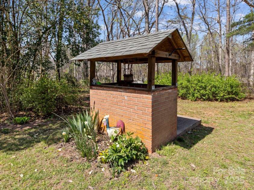 127 Robin Hood Drive, Forest City, NC 28043.  MLS# CAR4238811, YatesRealty ID 6606. 