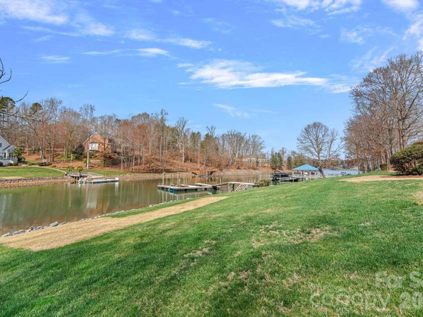 125 Grand Bay Drive, Mooresville, NC 28117.  MLS# CAR4341347, YatesRealty ID 6607. Back Yard