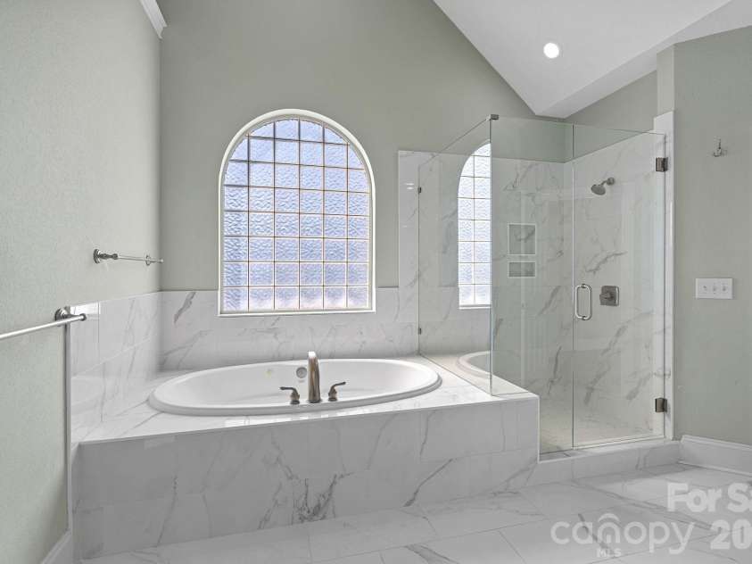 125 Grand Bay Drive, Mooresville, NC 28117.  MLS# CAR4341347, YatesRealty ID 6607. Primary Bath