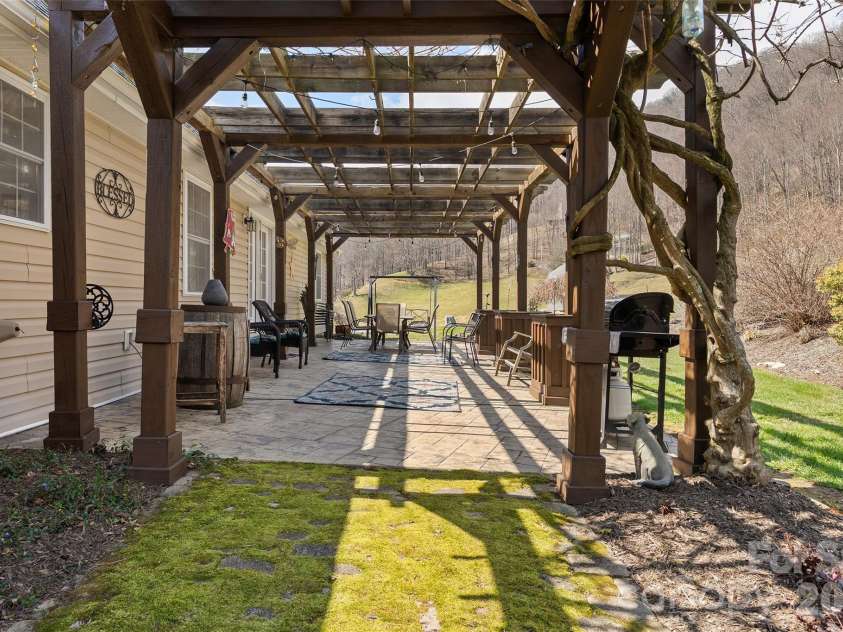 371 Ned Cove Road, Waynesville, NC 28785.  MLS# CAR4356117, YatesRealty ID 6608. 