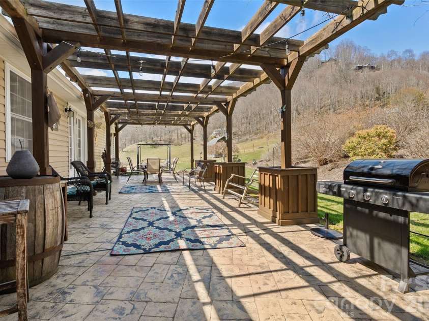371 Ned Cove Road, Waynesville, NC 28785.  MLS# CAR4356117, YatesRealty ID 6608. 