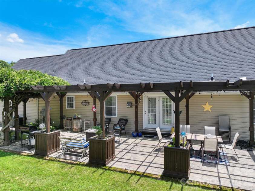 371 Ned Cove Road, Waynesville, NC 28785.  MLS# CAR4356117, YatesRealty ID 6608. 