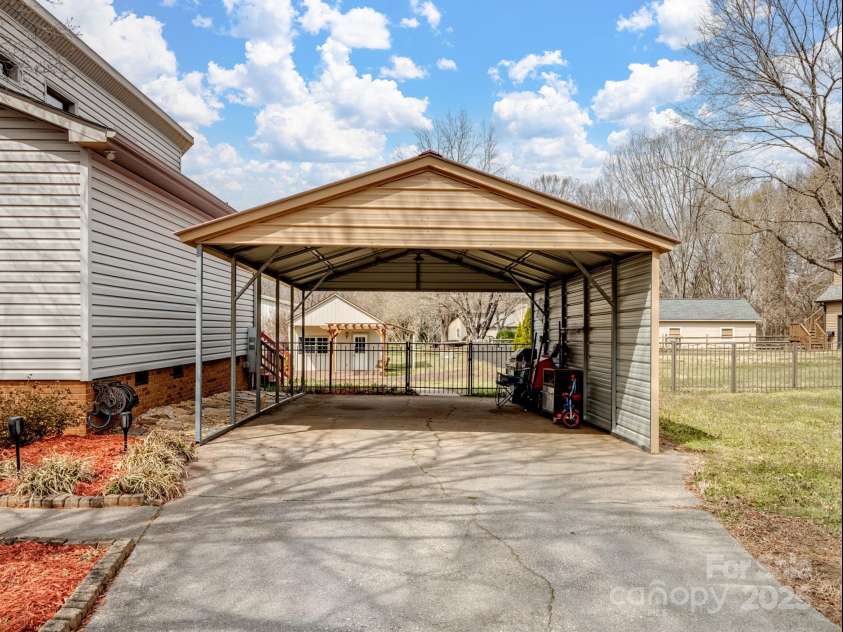 5412 Carving Tree Drive, Harrisburg, NC 28075.  MLS# CAR4234384, YatesRealty ID 6608. 