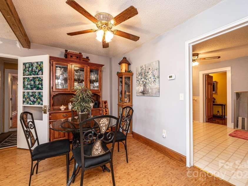 129 38th Street, Hickory, NC 28601.  MLS# CAR4237829, YatesRealty ID 6609. 