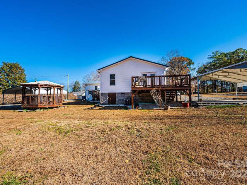 129 38th Street, Hickory, NC 28601.  MLS# CAR4237829, YatesRealty ID 6609. 