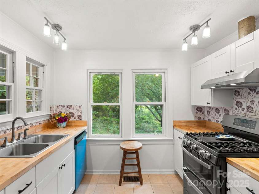 27 Barkn Cove, Canton, NC 28716.  MLS# CAR4304435, YatesRealty ID 661. 