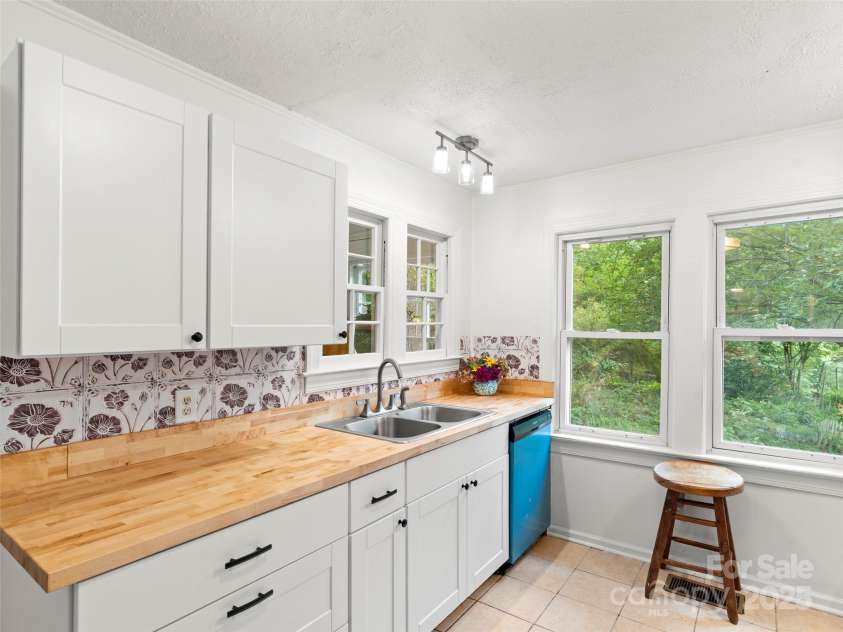 27 Barkn Cove, Canton, NC 28716.  MLS# CAR4304435, YatesRealty ID 661. 