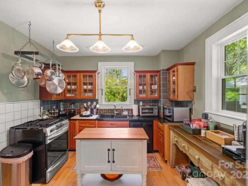 88 Main Street, Weaverville, NC 28787.  MLS# CAR4246836, YatesRealty ID 6611. 