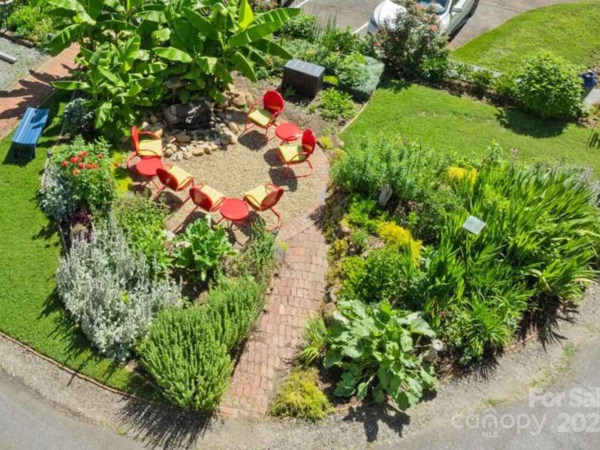 88 Main Street, Weaverville, NC 28787.  MLS# CAR4246836, YatesRealty ID 6611. 