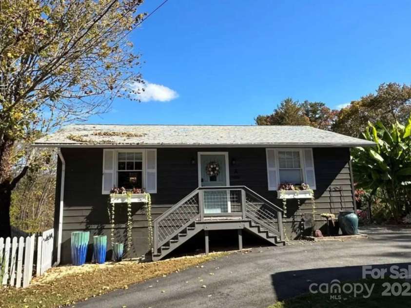 88 Main Street, Weaverville, NC 28787.  MLS# CAR4246836, YatesRealty ID 6611. 