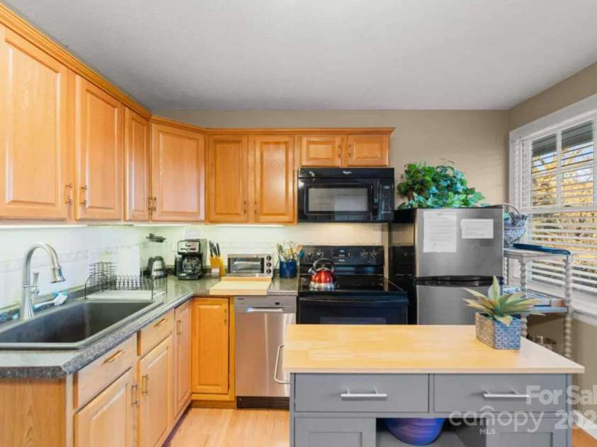 88 Main Street, Weaverville, NC 28787.  MLS# CAR4246836, YatesRealty ID 6611. 