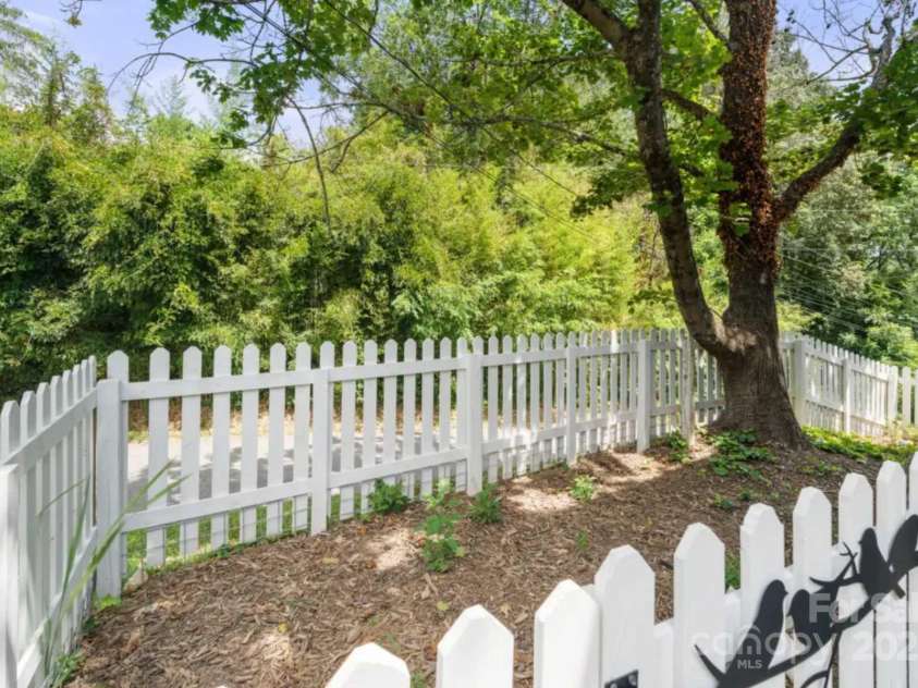 88 Main Street, Weaverville, NC 28787.  MLS# CAR4246836, YatesRealty ID 6611. 