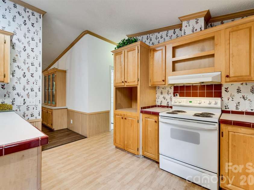 197 Savannah Meadows Trail, Sylva, NC 28779.  MLS# CAR4384225, YatesRealty ID 6614. 
