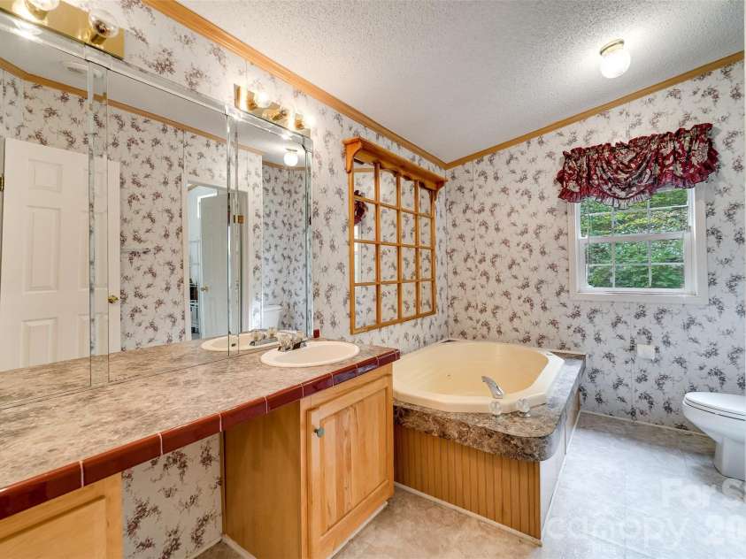 197 Savannah Meadows Trail, Sylva, NC 28779.  MLS# CAR4384225, YatesRealty ID 6614. 