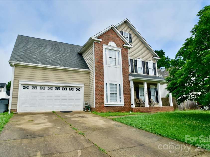 9841 Baxter Caldwell Drive, Charlotte, NC 28213.  MLS# CAR4141659, YatesRealty ID 6614. 