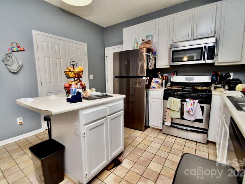 9841 Baxter Caldwell Drive, Charlotte, NC 28213.  MLS# CAR4141659, YatesRealty ID 6614. 