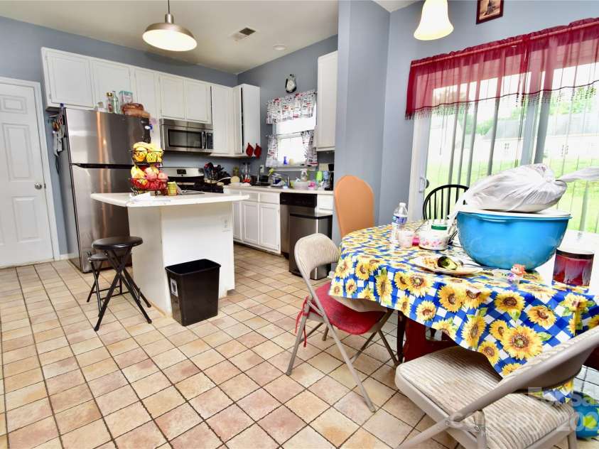 9841 Baxter Caldwell Drive, Charlotte, NC 28213.  MLS# CAR4141659, YatesRealty ID 6614. 