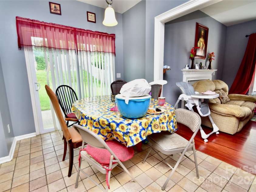 9841 Baxter Caldwell Drive, Charlotte, NC 28213.  MLS# CAR4141659, YatesRealty ID 6614. 