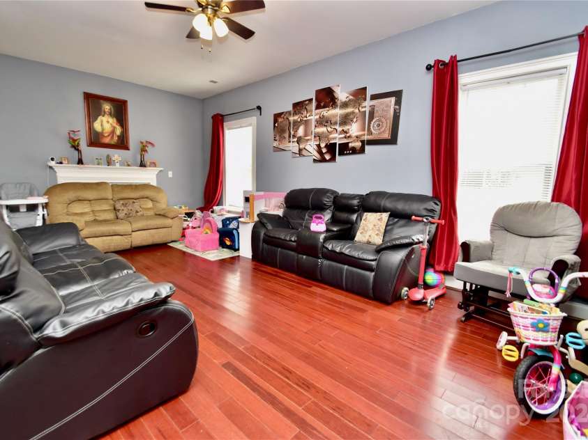 9841 Baxter Caldwell Drive, Charlotte, NC 28213.  MLS# CAR4141659, YatesRealty ID 6614. 