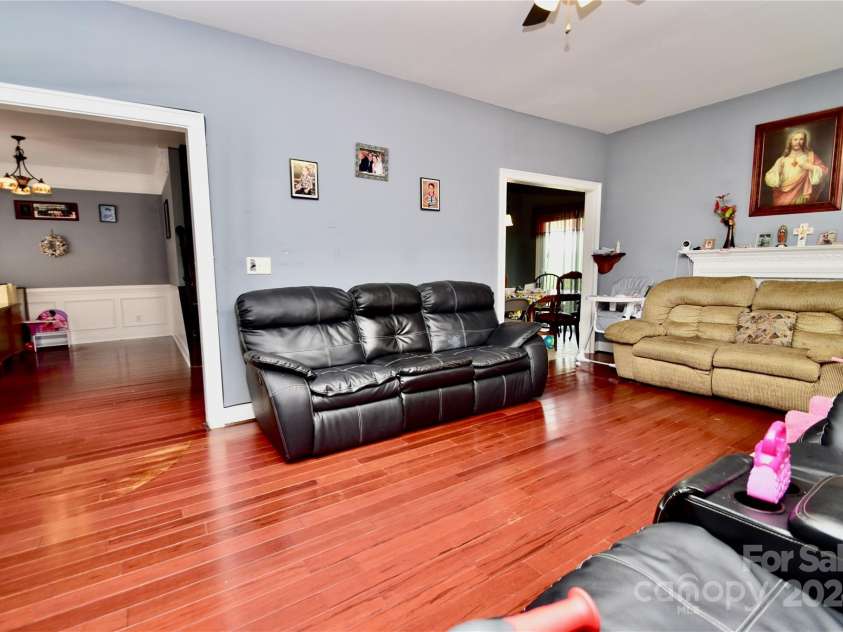 9841 Baxter Caldwell Drive, Charlotte, NC 28213.  MLS# CAR4141659, YatesRealty ID 6614. 