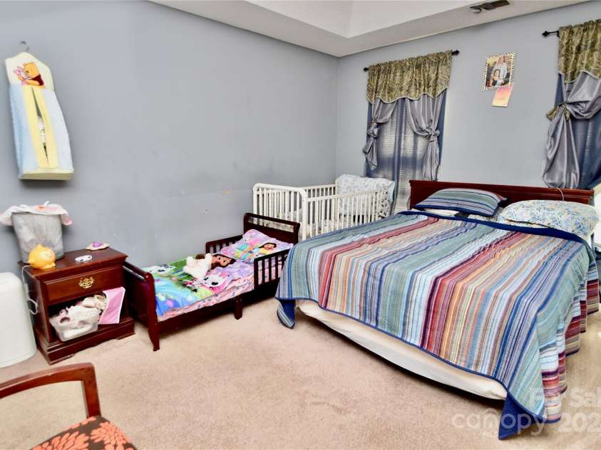 9841 Baxter Caldwell Drive, Charlotte, NC 28213.  MLS# CAR4141659, YatesRealty ID 6614. 