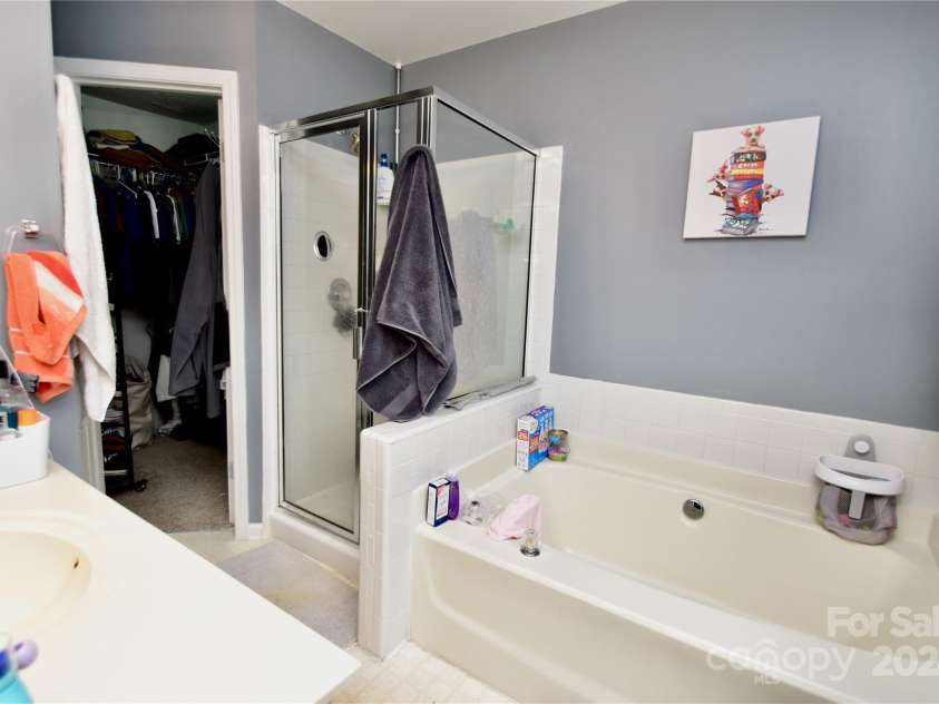 9841 Baxter Caldwell Drive, Charlotte, NC 28213.  MLS# CAR4141659, YatesRealty ID 6614. 