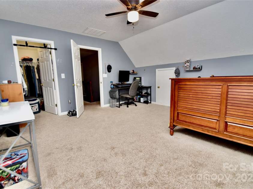 9841 Baxter Caldwell Drive, Charlotte, NC 28213.  MLS# CAR4141659, YatesRealty ID 6614. 