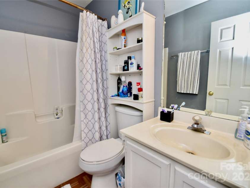 9841 Baxter Caldwell Drive, Charlotte, NC 28213.  MLS# CAR4141659, YatesRealty ID 6614. 