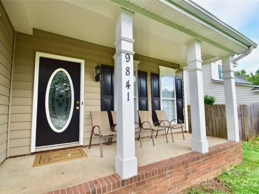 9841 Baxter Caldwell Drive, Charlotte, NC 28213.  MLS# CAR4141659, YatesRealty ID 6614. 