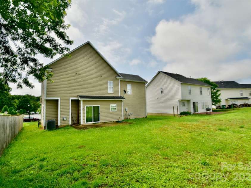 9841 Baxter Caldwell Drive, Charlotte, NC 28213.  MLS# CAR4141659, YatesRealty ID 6614. 