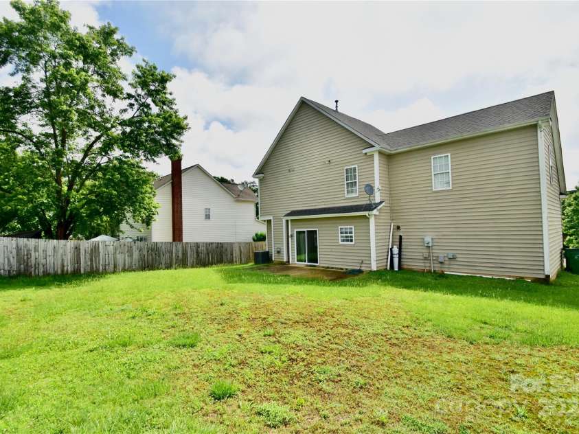 9841 Baxter Caldwell Drive, Charlotte, NC 28213.  MLS# CAR4141659, YatesRealty ID 6614. 