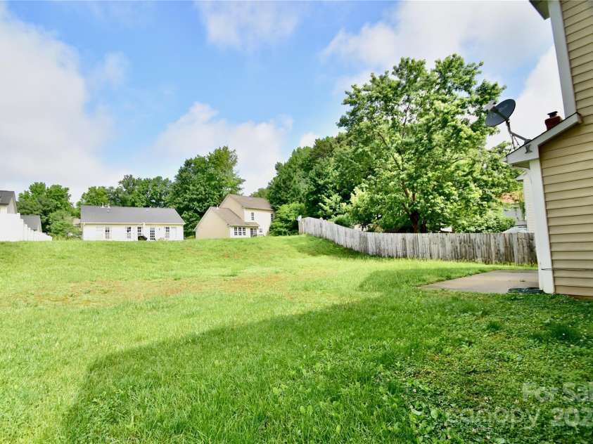 9841 Baxter Caldwell Drive, Charlotte, NC 28213.  MLS# CAR4141659, YatesRealty ID 6614. 