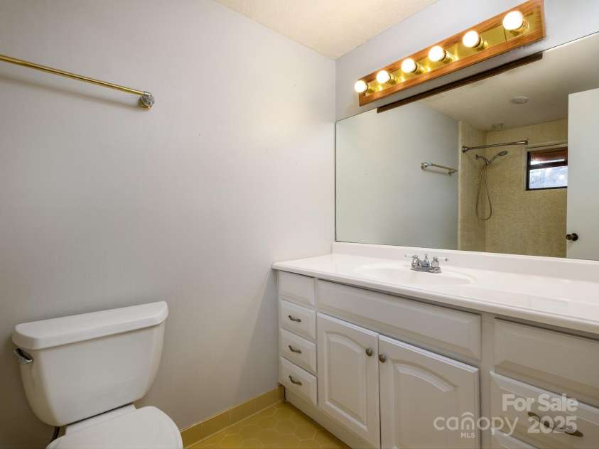 1528 Ugugu Drive, Brevard, NC 28712.  MLS# CAR4221369, YatesRealty ID 6615. 