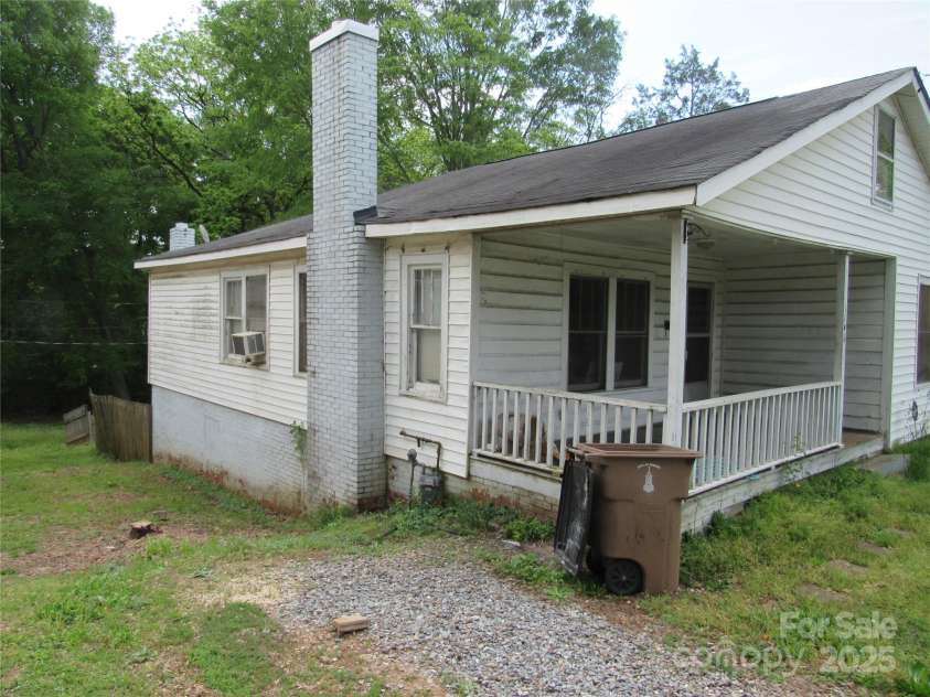 1146 Buffalo Street, Shelby, NC 28150.  MLS# CAR4276309, YatesRealty ID 662. 