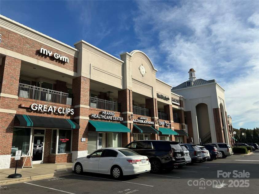 1314 Cortland Road, Charlotte, NC 28209.  MLS# CAR4318253, YatesRealty ID 662. Everything you could need at the end of the neighborhood