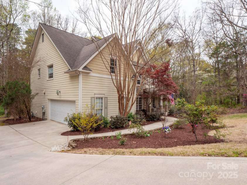 6108 Mcilwaine Road, Huntersville, NC 28078.  MLS# CAR4242611, YatesRealty ID 6620. 