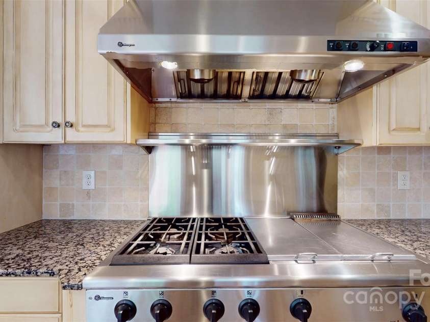 6108 Mcilwaine Road, Huntersville, NC 28078.  MLS# CAR4242611, YatesRealty ID 6620. 