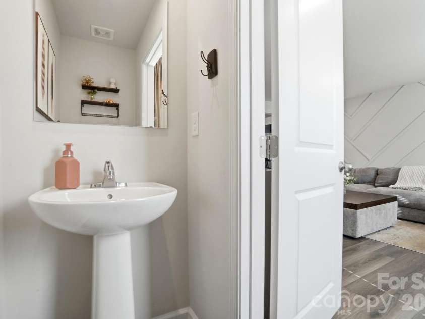 2040 Langer Street, Charlotte, NC 28214.  MLS# CAR4351700, YatesRealty ID 6621. 