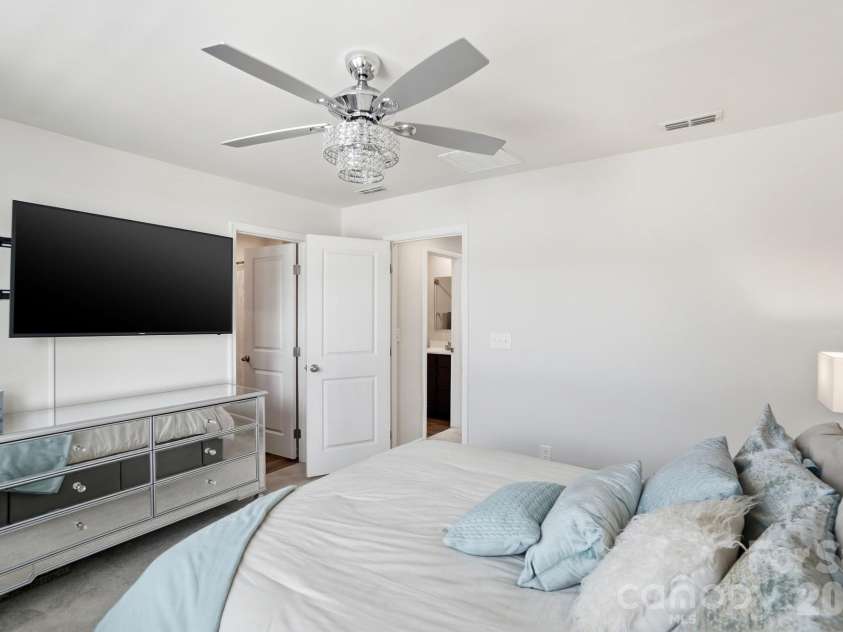 2040 Langer Street, Charlotte, NC 28214.  MLS# CAR4351700, YatesRealty ID 6621. 