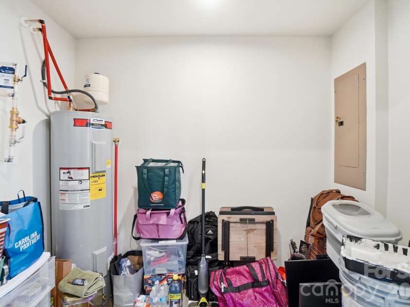 2040 Langer Street, Charlotte, NC 28214.  MLS# CAR4351700, YatesRealty ID 6621. 