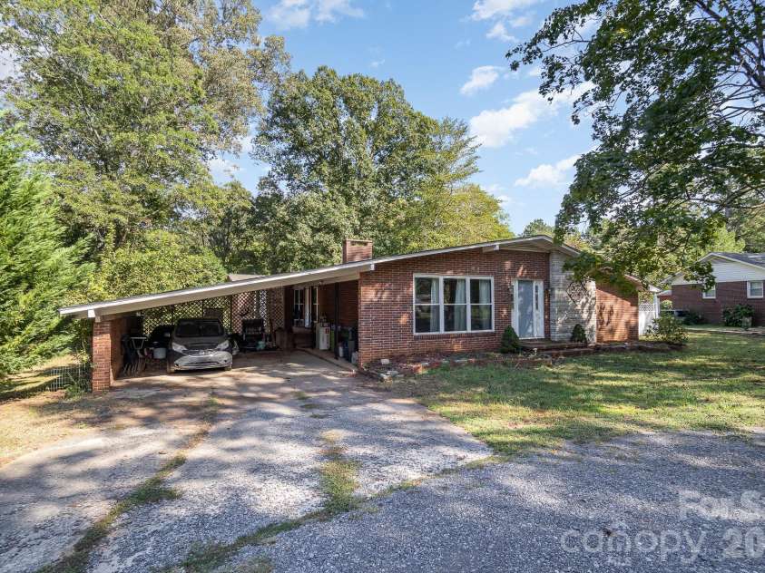 1239 Christopher Circle, Rock Hill, SC 29730.  MLS# CAR4361369, YatesRealty ID 6622. 