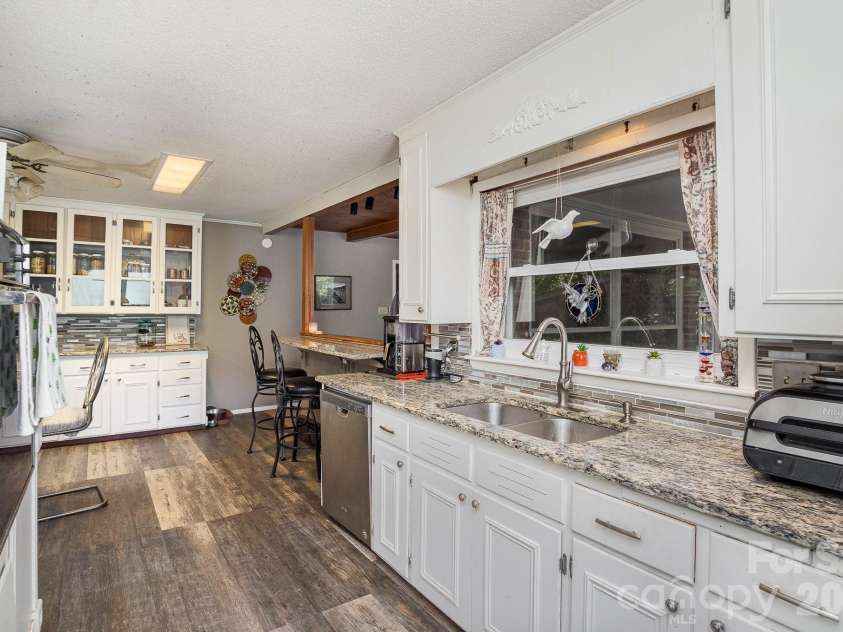 1239 Christopher Circle, Rock Hill, SC 29730.  MLS# CAR4361369, YatesRealty ID 6622. 