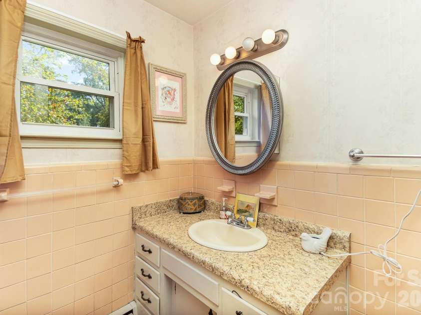 1239 Christopher Circle, Rock Hill, SC 29730.  MLS# CAR4361369, YatesRealty ID 6622. 