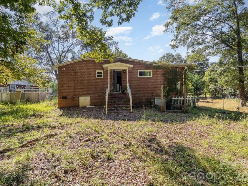 1239 Christopher Circle, Rock Hill, SC 29730.  MLS# CAR4361369, YatesRealty ID 6622. 