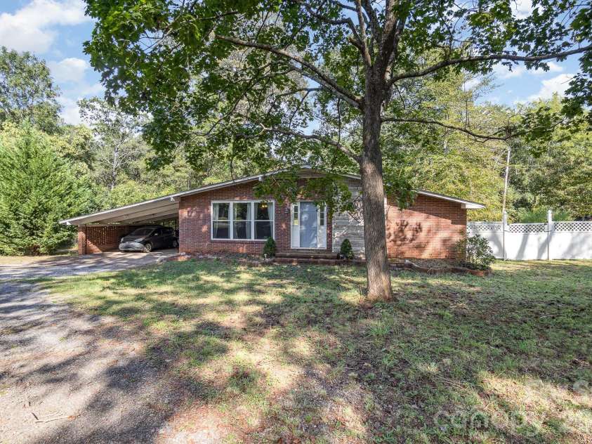 1239 Christopher Circle, Rock Hill, SC 29730.  MLS# CAR4361369, YatesRealty ID 6622. 