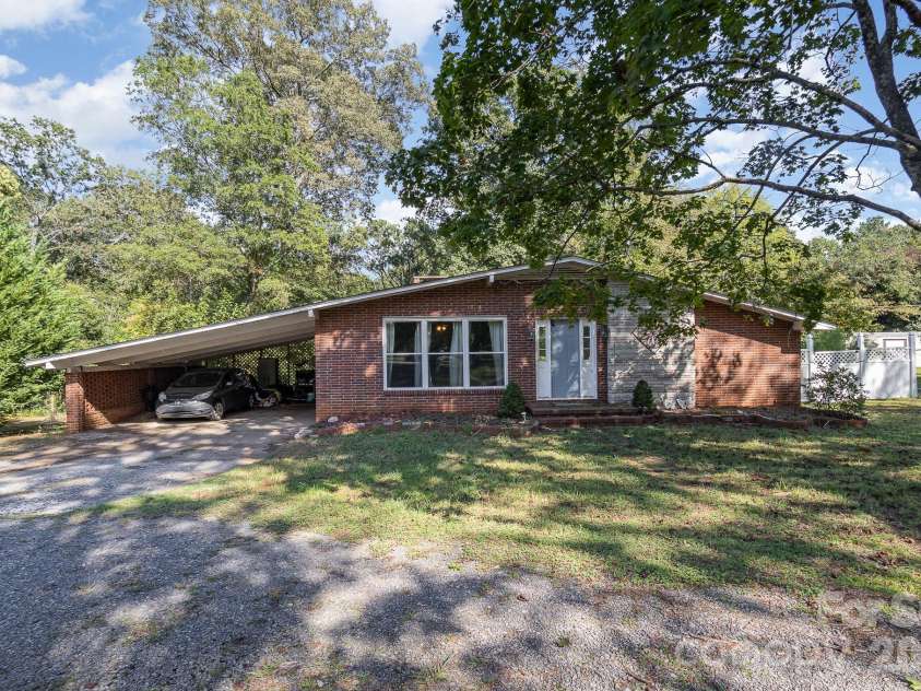 1239 Christopher Circle, Rock Hill, SC 29730.  MLS# CAR4361369, YatesRealty ID 6622. 